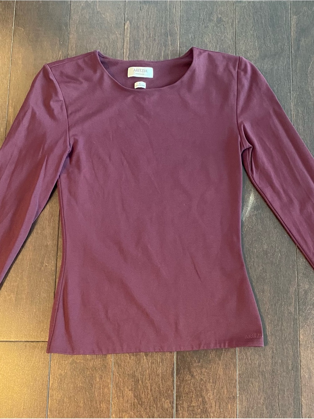 Aritzia contour long sleeve. Burgundy/plum